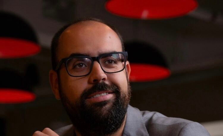 Empresário brasileiro ganha destaque ao transformar criatividade em resultados no marketing digital