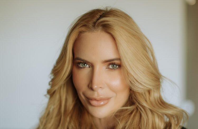 Karol Loren transforma vidas ao unir nutrição, fé e bem-estar em propósito de vida