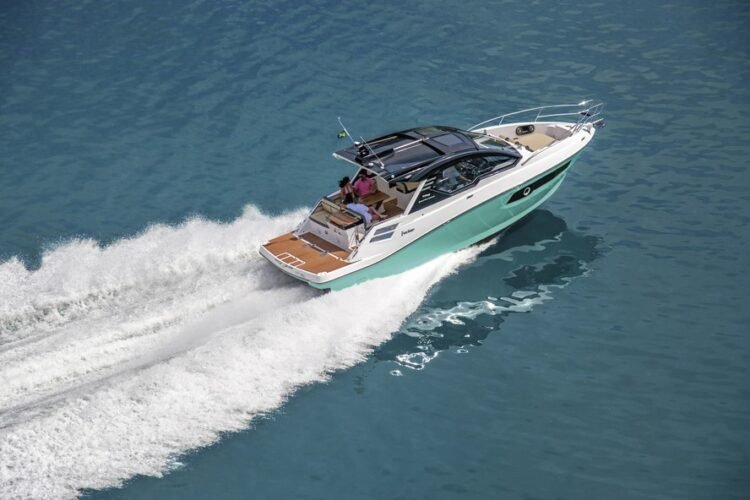 Fibrafort entrega 200a unidade da Focker 388 Gran Turismo
